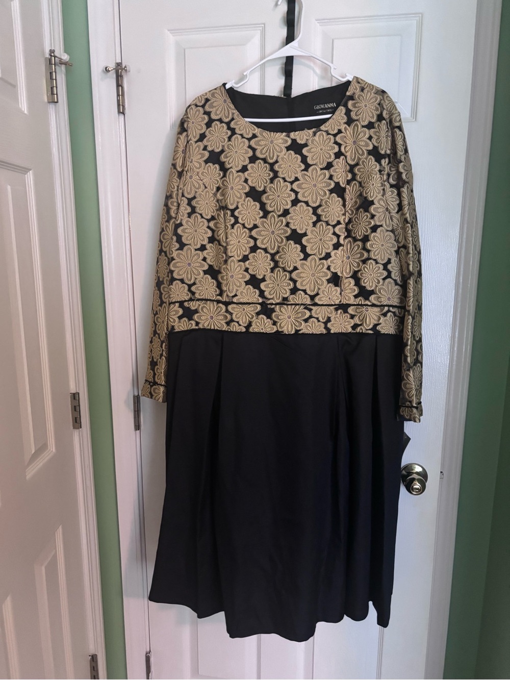 Giovanna Black and Gold Long-Sleeve Floral Lace Dress